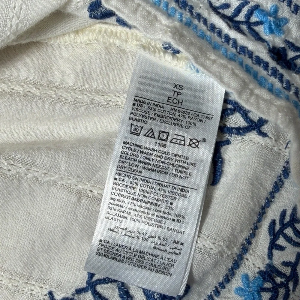 Old Navy White & Blue Embroidered Blouse Womens XS - Picture 6 of 9